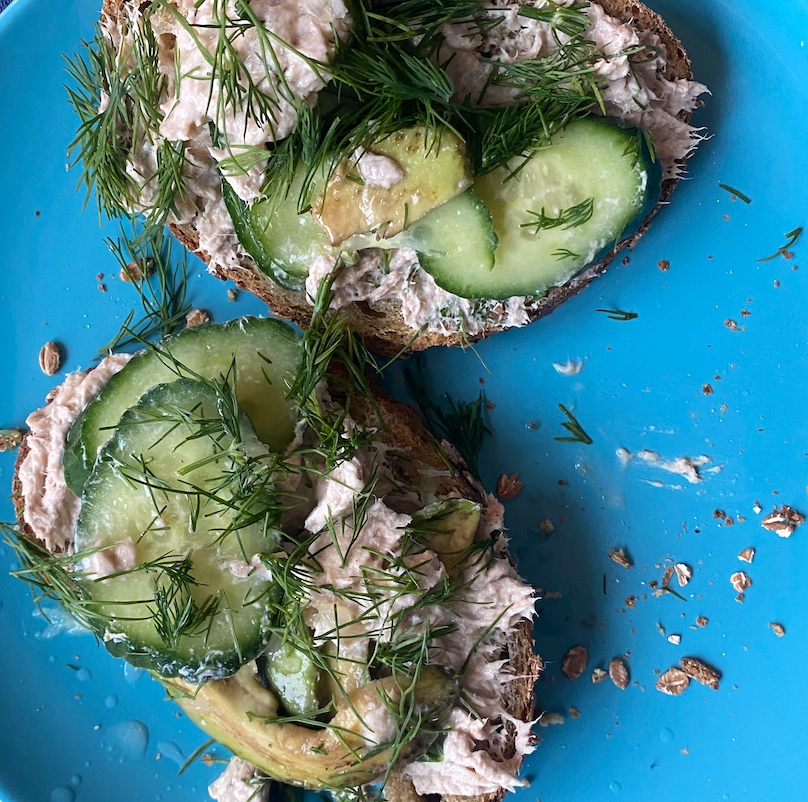 Lækker, sund og nem tunmousse! Hurtig at lave og perfekt til frokost, aftensmad eller gæstemad.